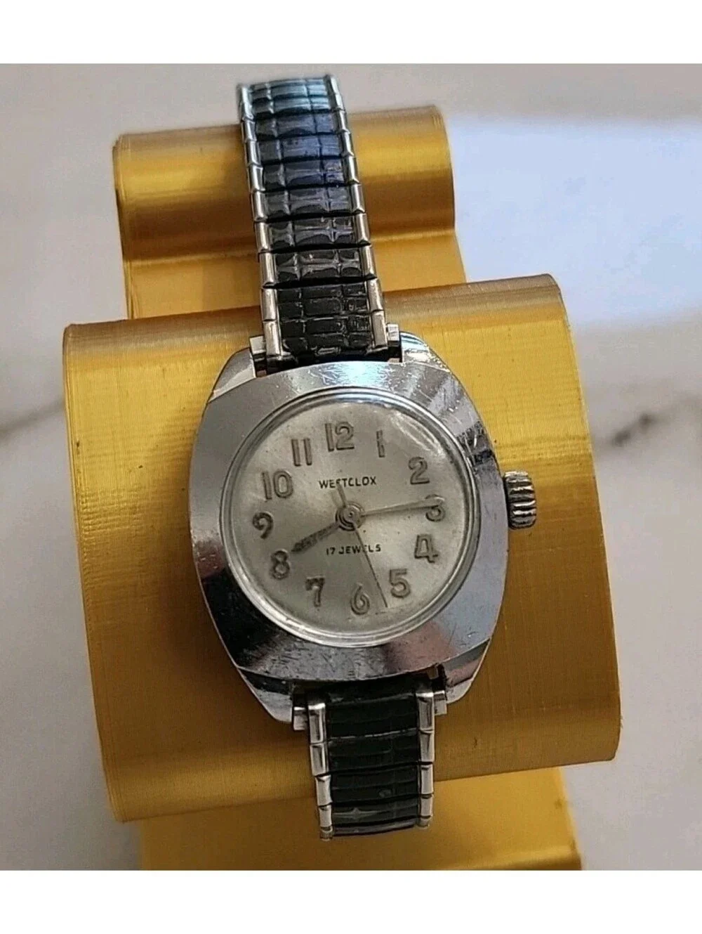 Vtg WestClox 17 Jewels windup Womens Watch UFO 1970s Working Stretch Beauty